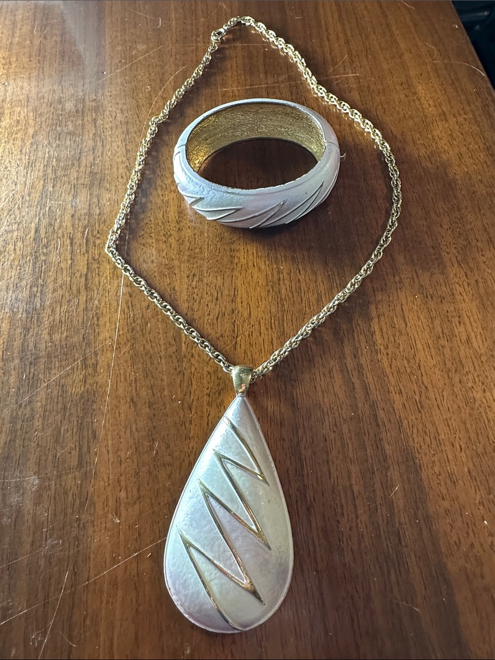Vtg Park Lane Gold & White Iridescent Teardrop Pendant Necklace & Bracelet